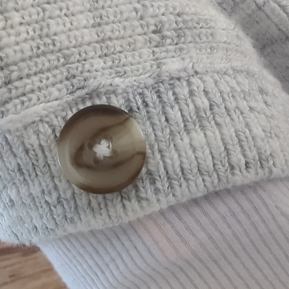 Abercrombie and Fitch cotton cardigan. Not new but in perfect condition. - Picture 10 of 10